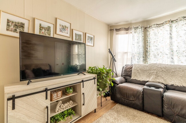 Building Photo - 24 Rocky Hill Ave Unit 2nd Floor