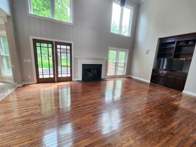 Photo - Gorgeous 4/3.5 with amazing back patio!