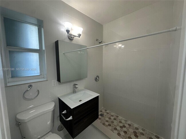 836 81st St Unidad 4