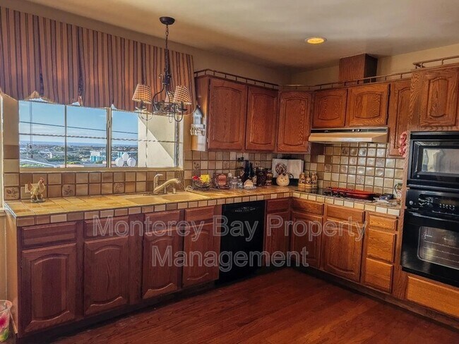 Photo - 1976 Grandview St