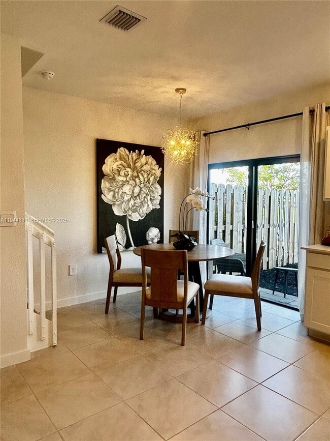 Photo - 453 NE 13th St