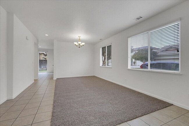 Photo - 566 Del Mar Cir