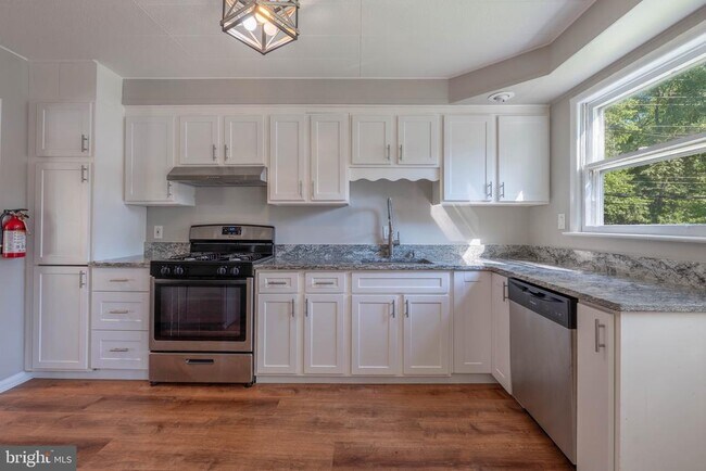 Photo - 360 Hollowbrook Dr