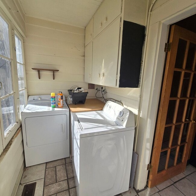 Photo - 2528 Hope St