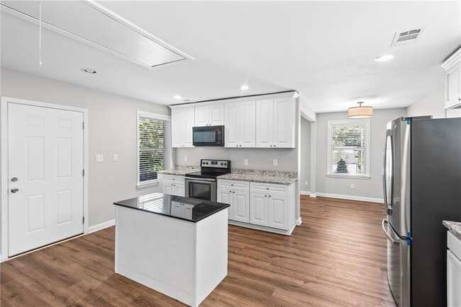 Photo - 2911 Glenwood Ave SE