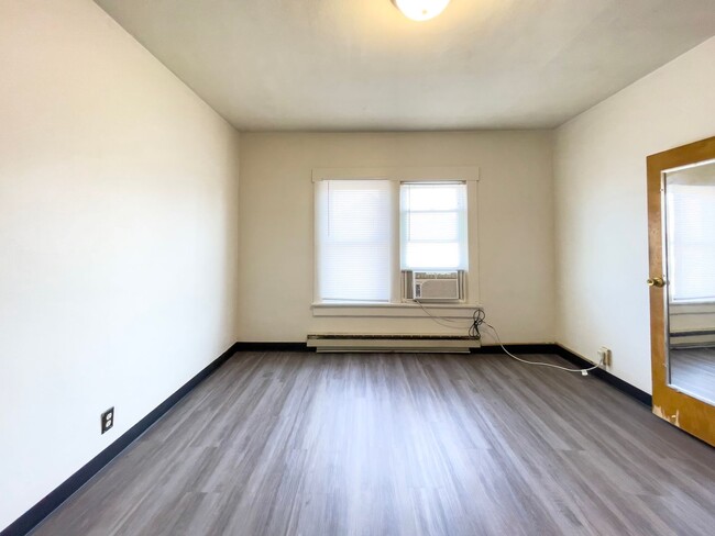 Photo - PRELEASING for AUGUST! Close to Campus Unit 07