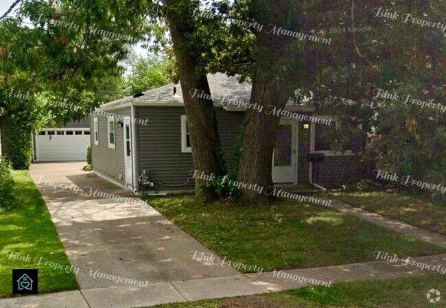 Building Photo - 7825 Pine St Rental
