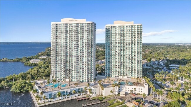 Building Photo - 3000 Oasis Grand Blvd Unit 2950 Rental