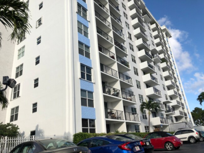 Photo - 1800 N Andrews Ave Unit 9B