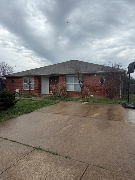 Photo - 609 Kings Way Dr Unidad B