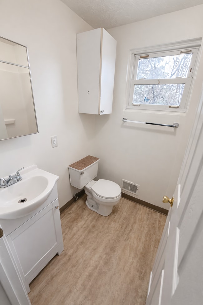 Photo - 2314 Broadway Ave Unit 2