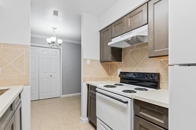 Photo - Don’t Miss Out | Inquire for Current Move-... Unidad FPL2