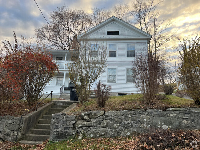 Building Photo - 111 Rockwell St Unit 2 Rental