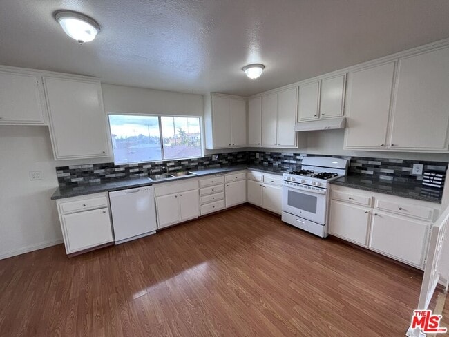 Photo - 4547 166th St