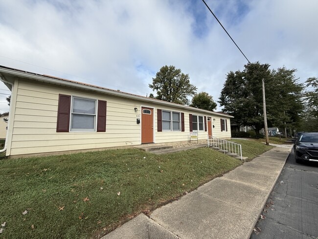Photo - 828 N Washington St