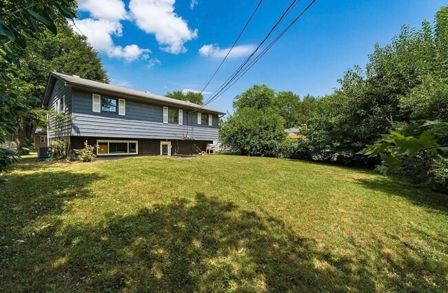 5049 Gunston Dr
