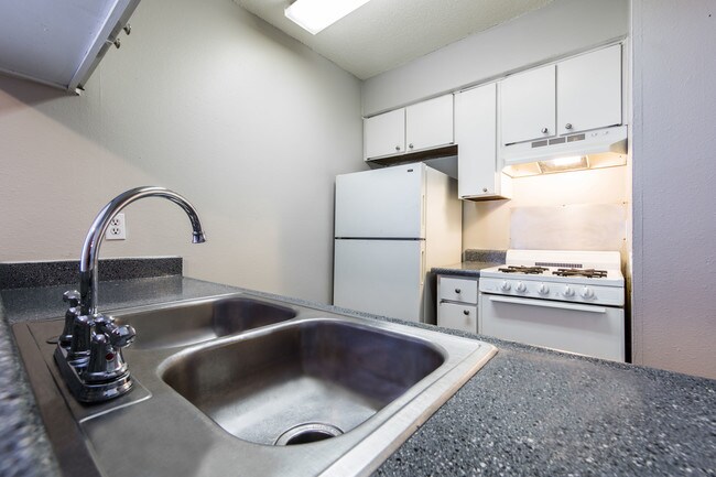 Photo - Los Arcos Apartments - Hyde Park