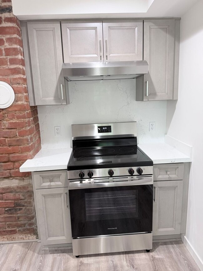 Building Photo - 910 York St Unit A
