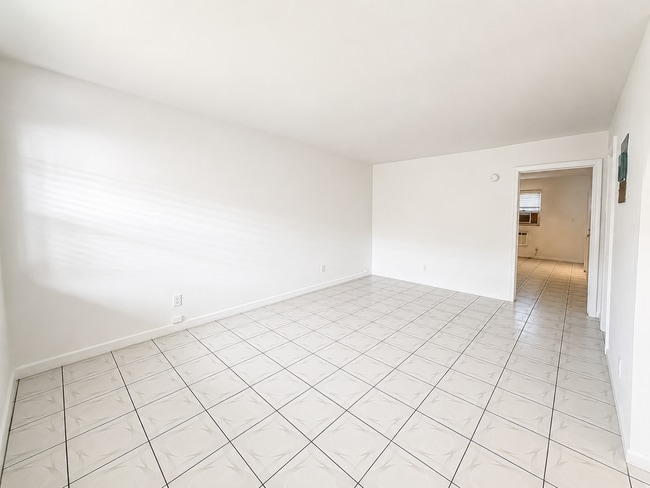 Photo - 920 SW 15th Terrace Unit B