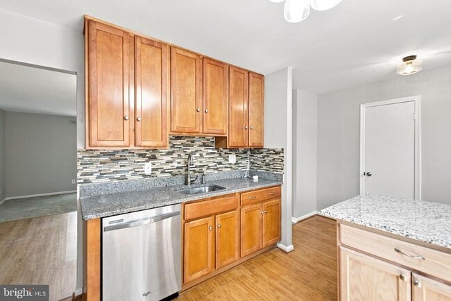8346 Stationhouse Ct