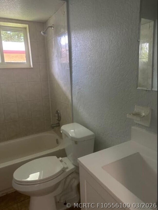 332 SW 2nd Pl Unit 3