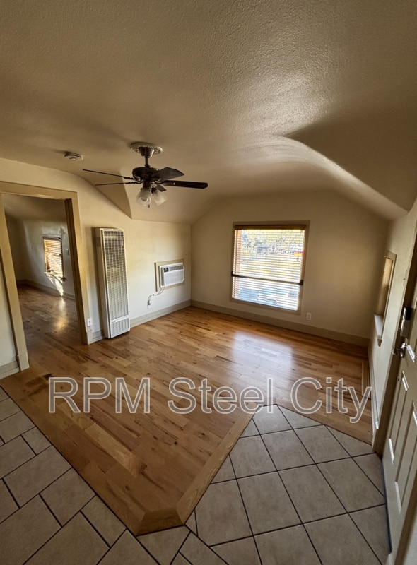Photo - 902 W 11th St Unit Apt 3