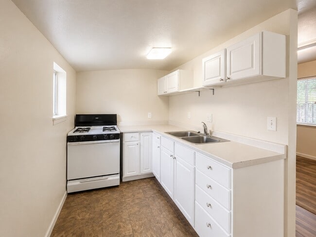 Photo - 524 W 1st Ave