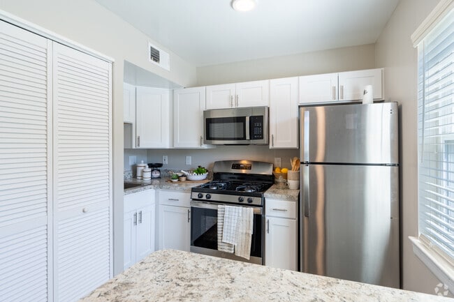 2BR, 1BA - Kitchen