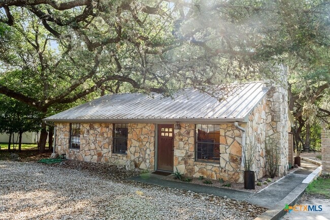 Photo - 202 Leveritts Loop