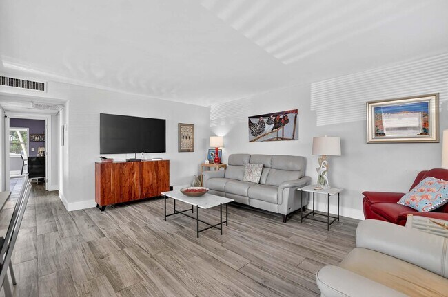 Photo - 360 Flanders Dr Unit H