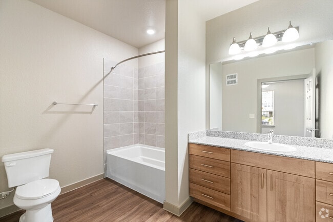 2BR, 2BA - 1073SF - Primary Bathroom