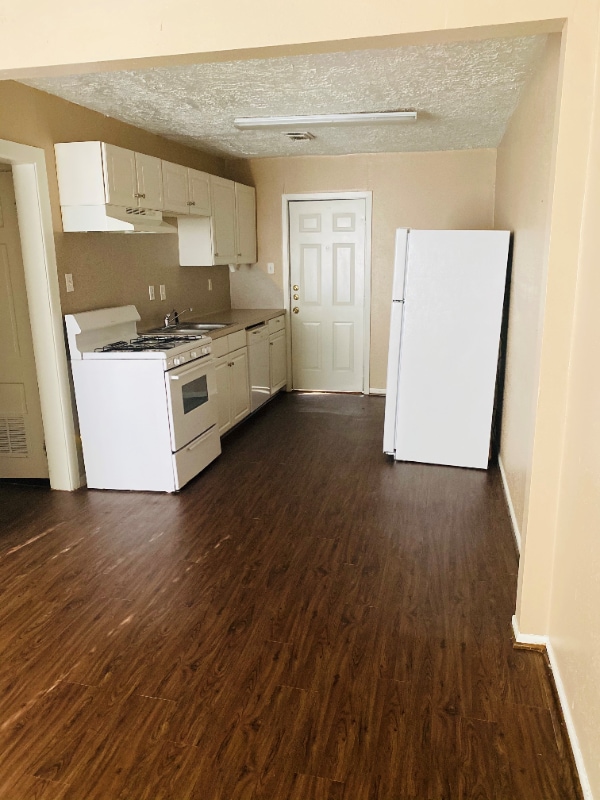 Photo - 108 Hardy St