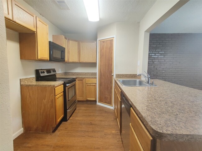 Photo - 1003 Dyche Ln