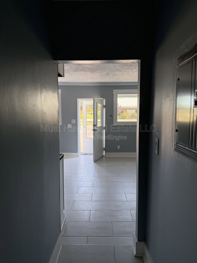 Photo - 404 W Main St