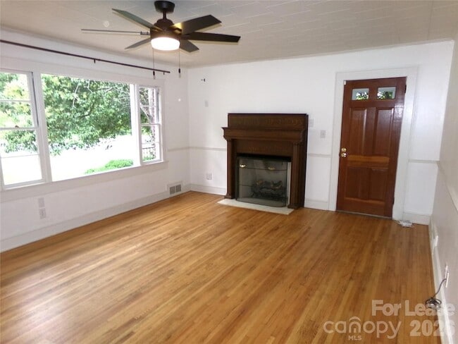 Photo - 1631 Maple Ave