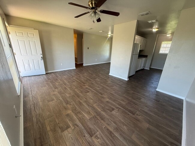 Photo - 3-bed/2-bath with garage!