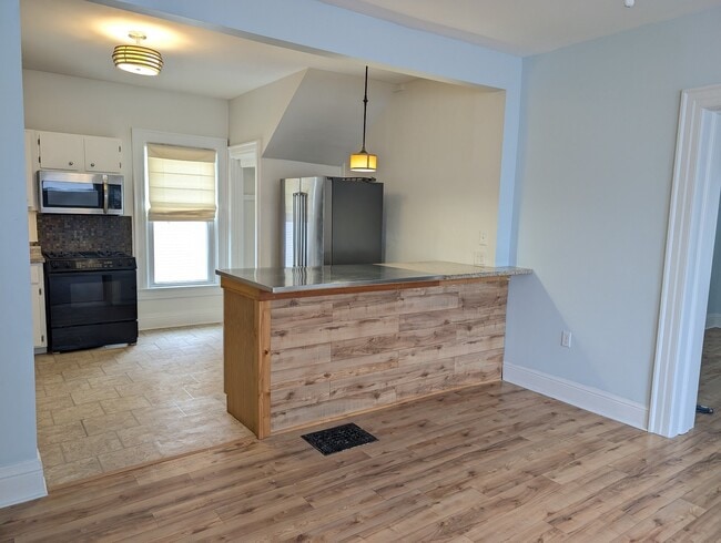 Photo - 5313 Broadway Unit 1