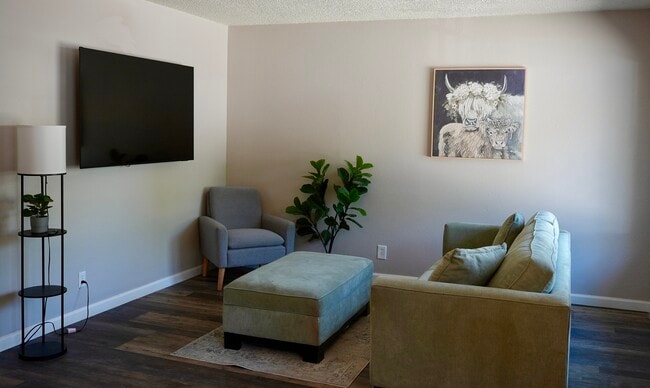 Building Photo - 1256 Warner St Unit C
