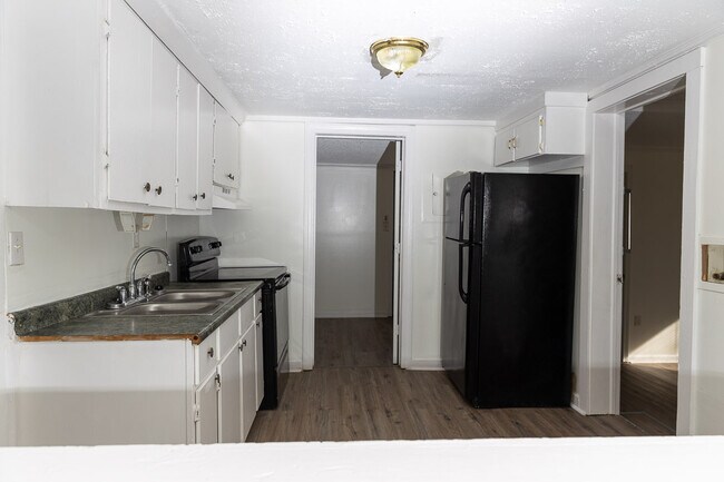 Photo - 2107 Brown St