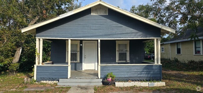 Building Photo - Move in Special $500 off first  full month Rental