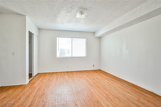 Photo - 5816 Bromley Ave Unit 6