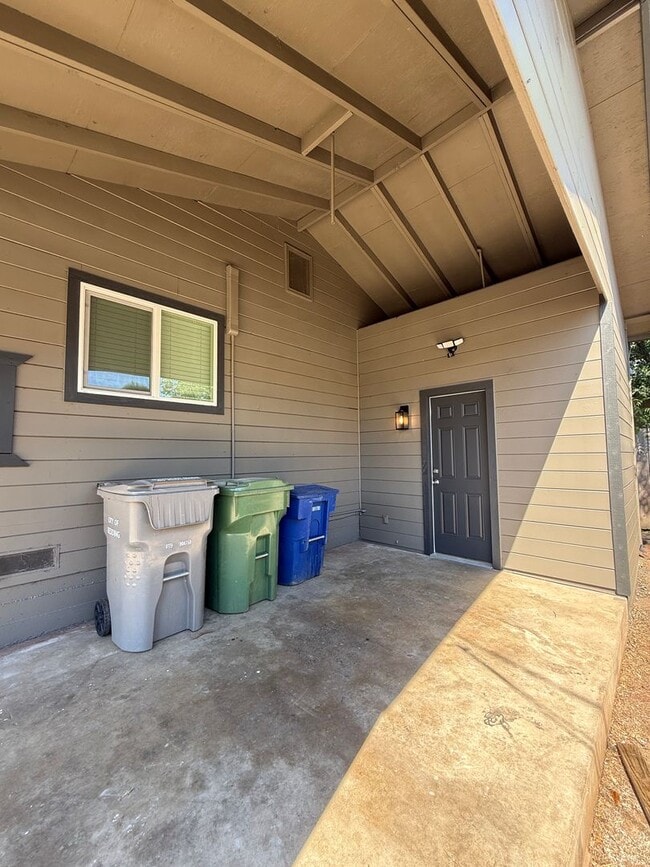 Photo - Large Brand New Remodeled 1 Bedroom unit with Washer Dryer Hookups - MUST SEE!!! Unit 835