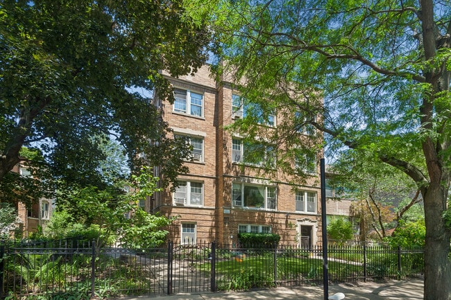 Building Photo - 2018 W Greenleaf Ave Unit 1F