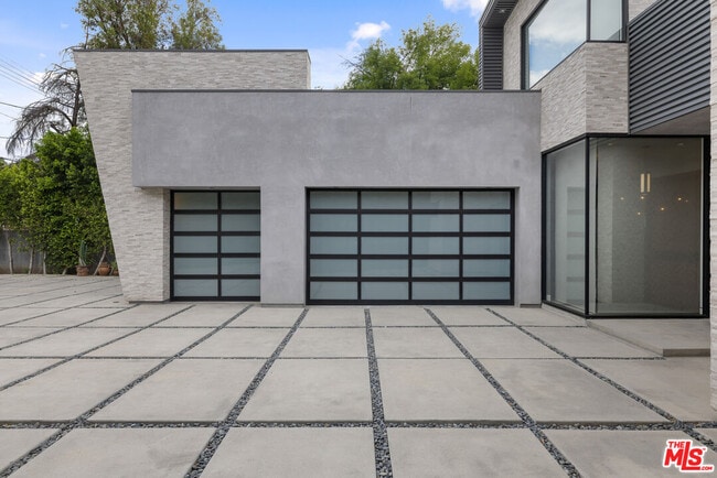 Photo - 5365 Vanalden Ave