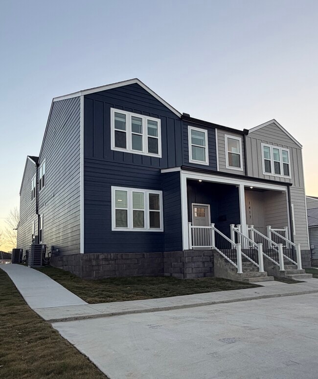 Photo - 1419 Woodbine Ave