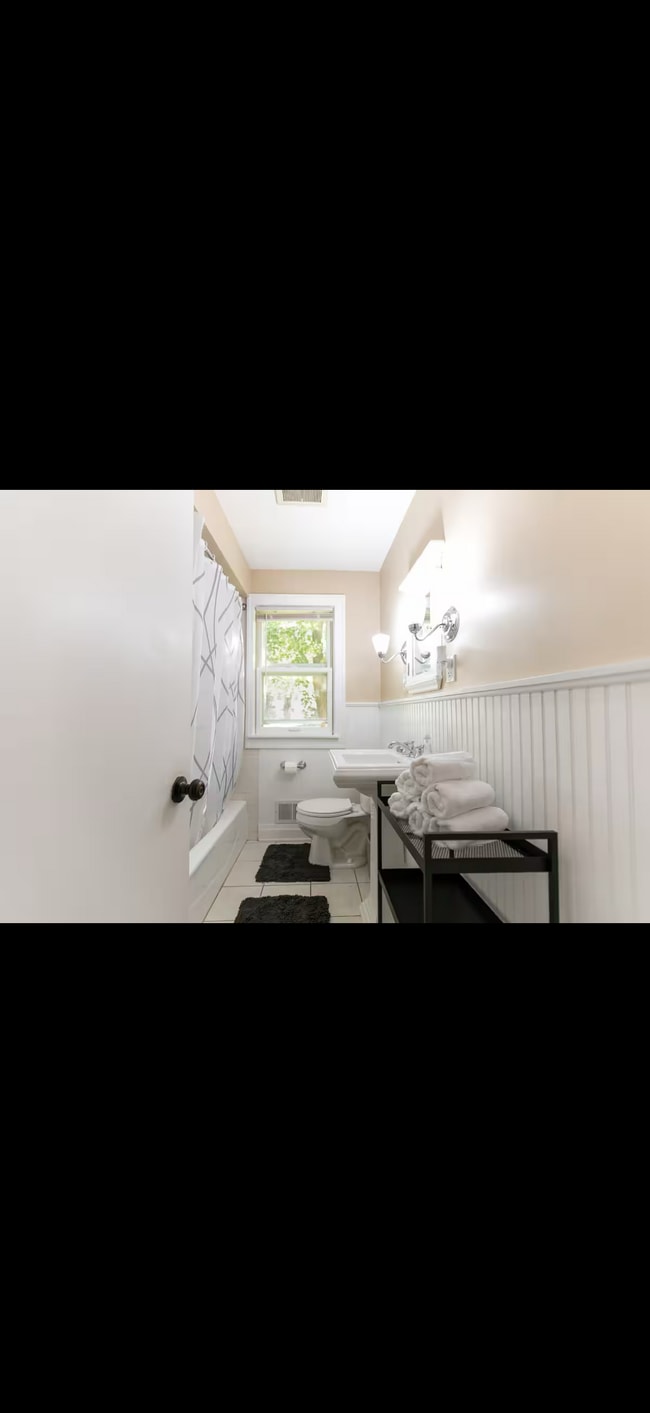 Building Photo - 6033-6011 11th Ave S