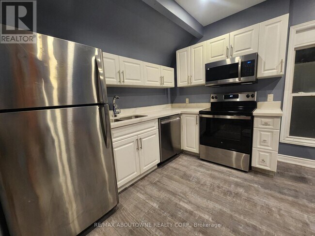 Photo - 498 Main St E Unit 3