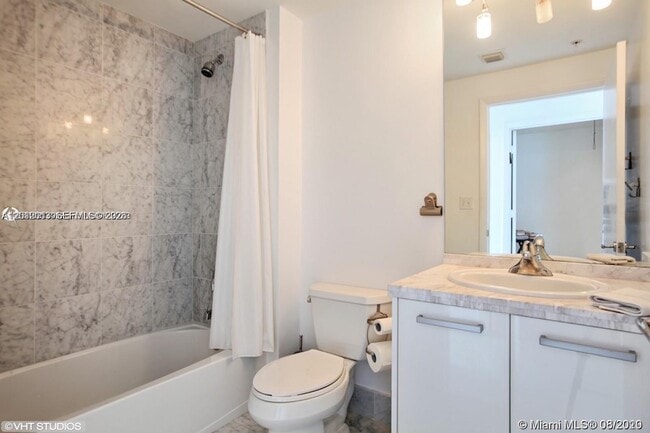Photo - 253 NE 2nd St Unidad 3002