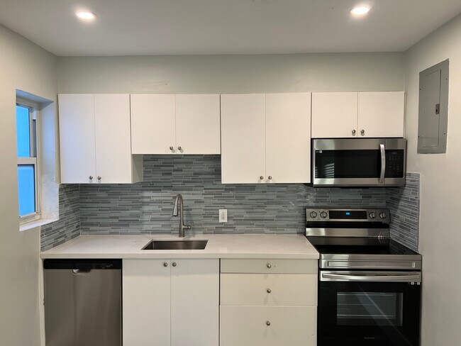 Kitchen - 1516 N Andrews Ave