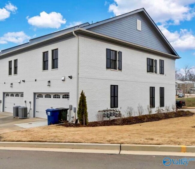 Photo - 136 Iberville St